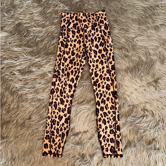 New Fabletics Oasis High Waisted 7/8 Leopard Print Legging size XS - Picture 1 of 4